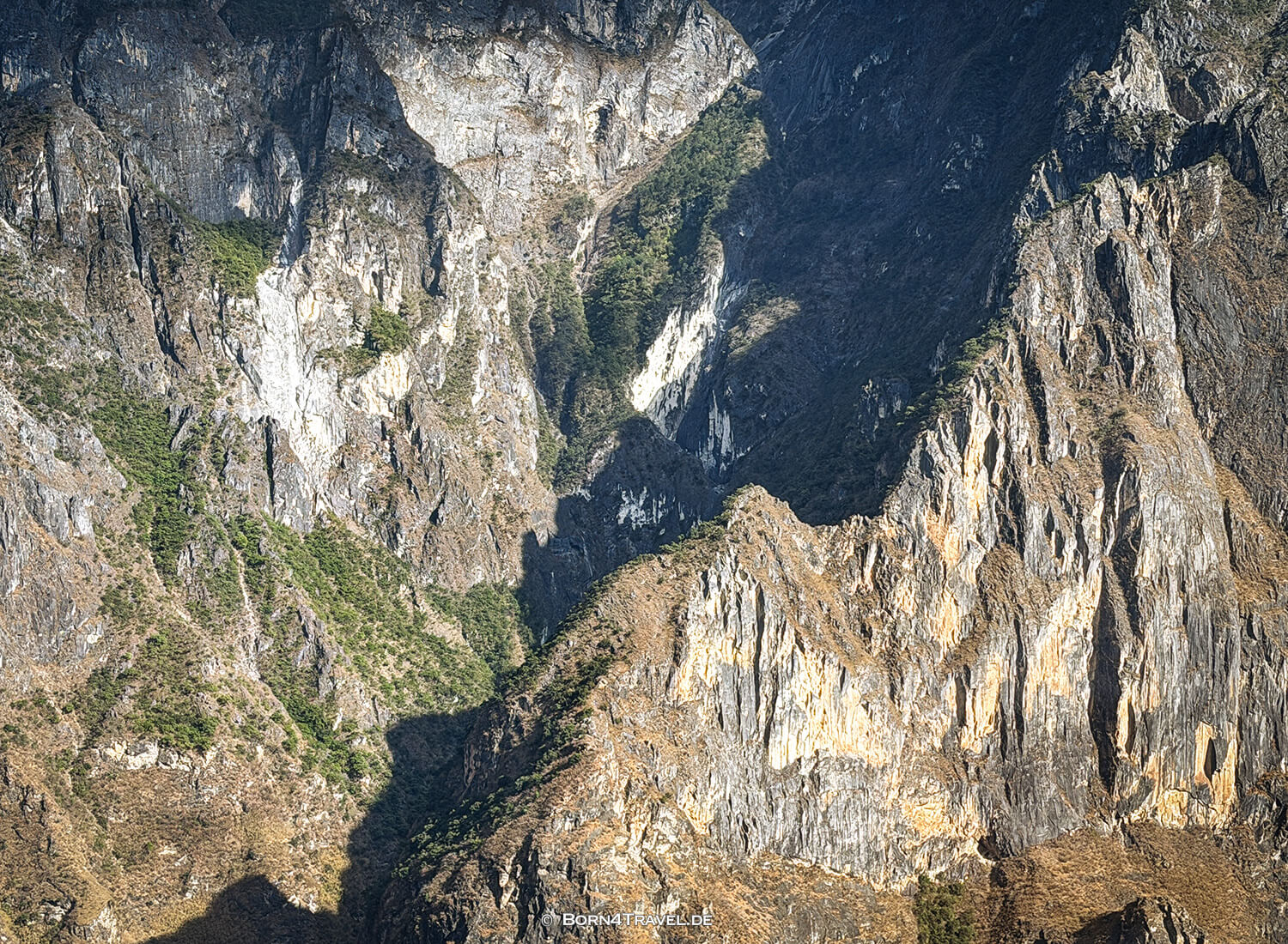 Tiger Leaping Gorge High Trail, Yunnan,China2026,born4travel.de Tiger Leaping Gorge High Trail, Yunnan,China2026,born4travel.de