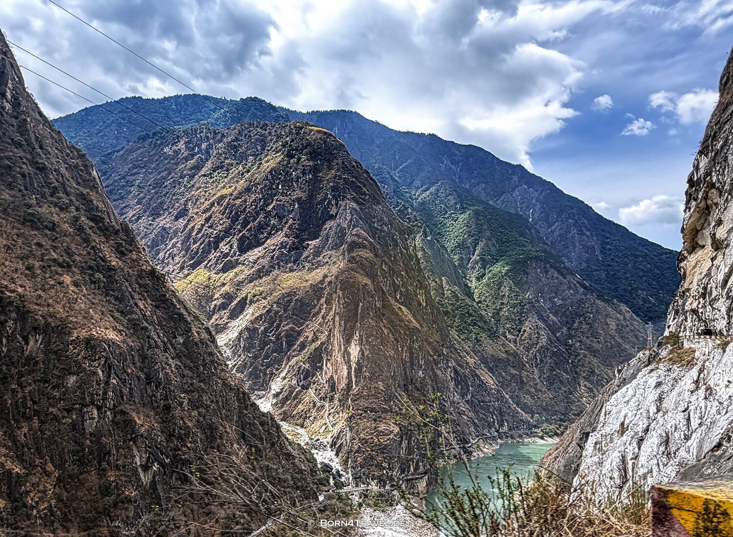 Tiger Leaping Gorge High Trail, Yunnan,China2026,born4travel.de Tiger Leaping Gorge High Trail, Yunnan,China2026,born4travel.de