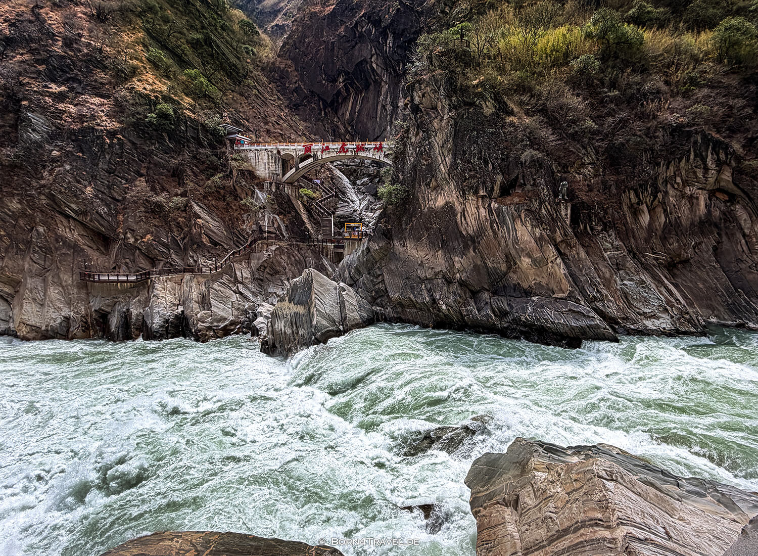 Tiger Leaping Gorge High Trail, Yunnan,China2026,born4travel.de Tiger Leaping Gorge High Trail, Yunnan,China2026,born4travel.de