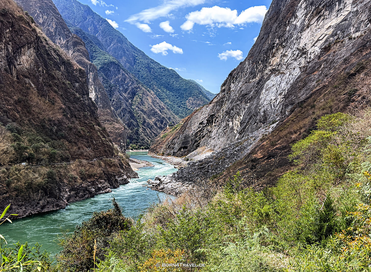 Tiger Leaping Gorge High Trail, Yunnan,China2026,born4travel.de Tiger Leaping Gorge High Trail, Yunnan,China2026,born4travel.de