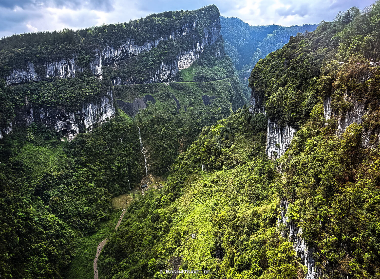 Three Natural Bridges (天生三桥) im Wulong-Karstgebiet.,China2026,born4travel.de Three Natural Bridges (天生三桥) im Wulong-Karstgebiet.,China2026,born4travel.de