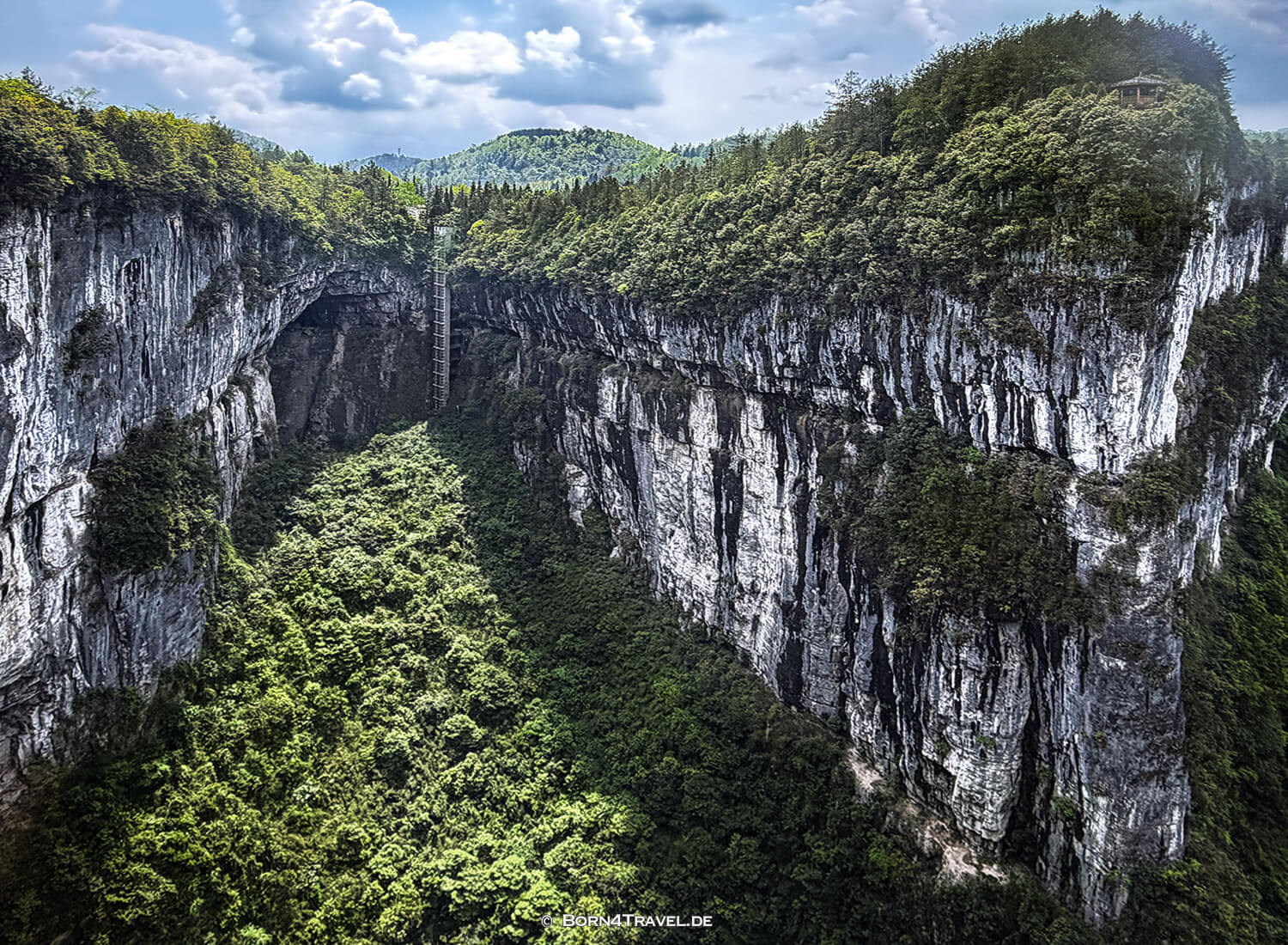 Three Natural Bridges (天生三桥) im Wulong-Karstgebiet.,China2026,born4travel.de Three Natural Bridges (天生三桥) im Wulong-Karstgebiet.,China2026,born4travel.de