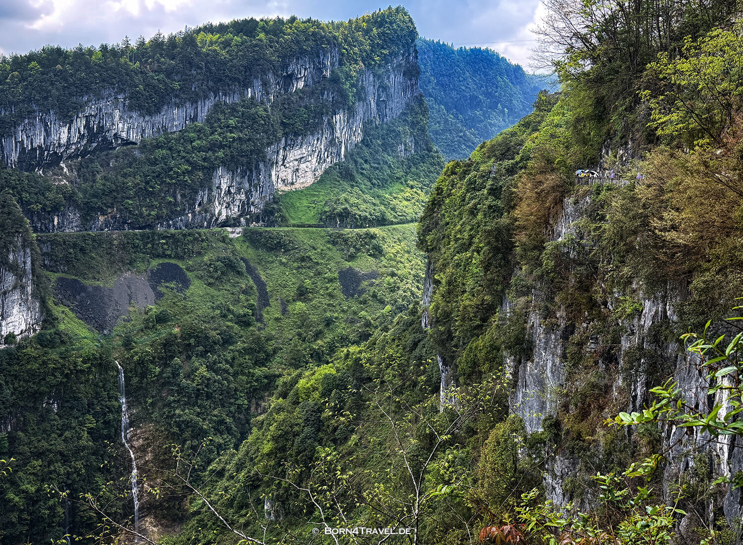 Three Natural Bridges (天生三桥) im Wulong-Karstgebiet.,China2026,born4travel.de Three Natural Bridges (天生三桥) im Wulong-Karstgebiet.,China2026,born4travel.de