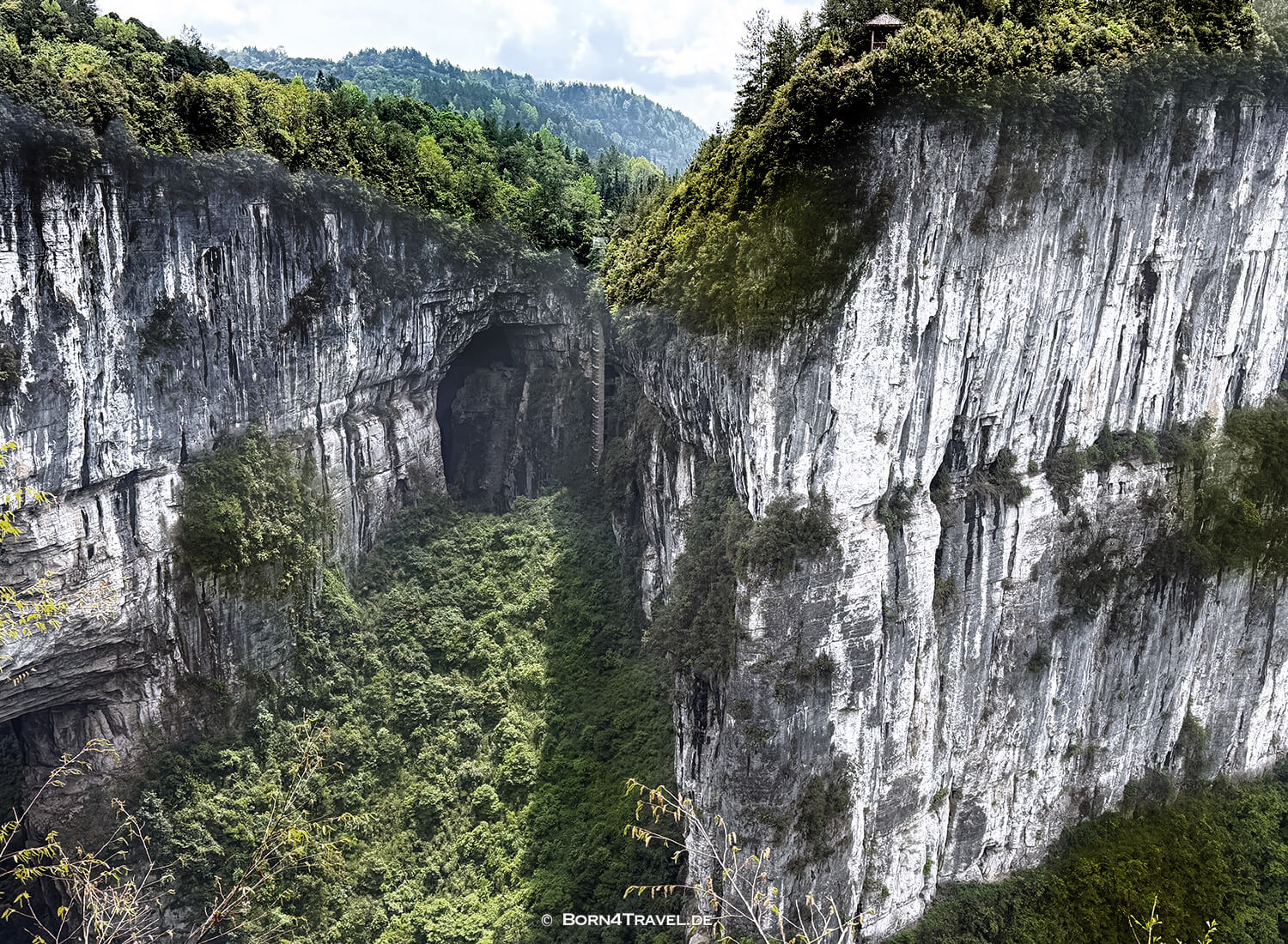 Three Natural Bridges (天生三桥) im Wulong-Karstgebiet.,China2026,born4travel.de Three Natural Bridges (天生三桥) im Wulong-Karstgebiet.,China2026,born4travel.de