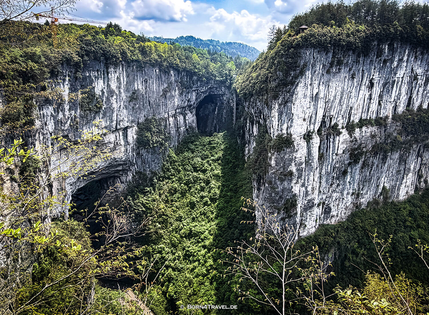 Three Natural Bridges (天生三桥) im Wulong-Karstgebiet.,China2026,born4travel.de Three Natural Bridges (天生三桥) im Wulong-Karstgebiet.,China2026,born4travel.de