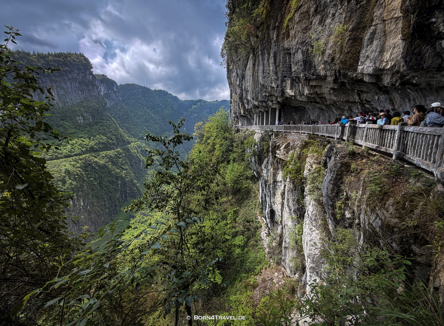 Three Natural Bridges (天生三桥) im Wulong-Karstgebiet.,China2026,born4travel.de Three Natural Bridges (天生三桥) im Wulong-Karstgebiet.,China2026,born4travel.de