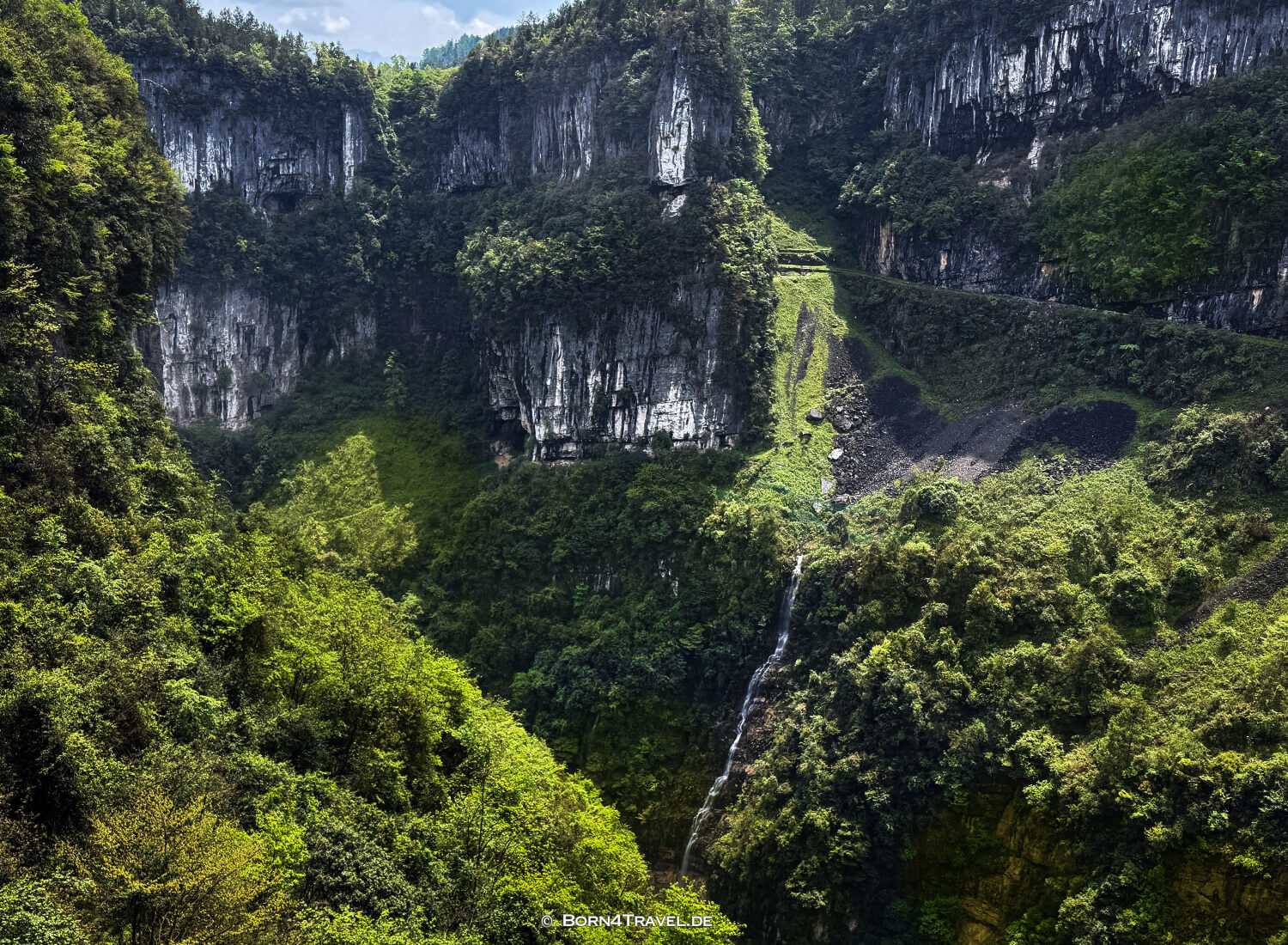 Three Natural Bridges (天生三桥) im Wulong-Karstgebiet.,China2026,born4travel.de Three Natural Bridges (天生三桥) im Wulong-Karstgebiet.,China2026,born4travel.de