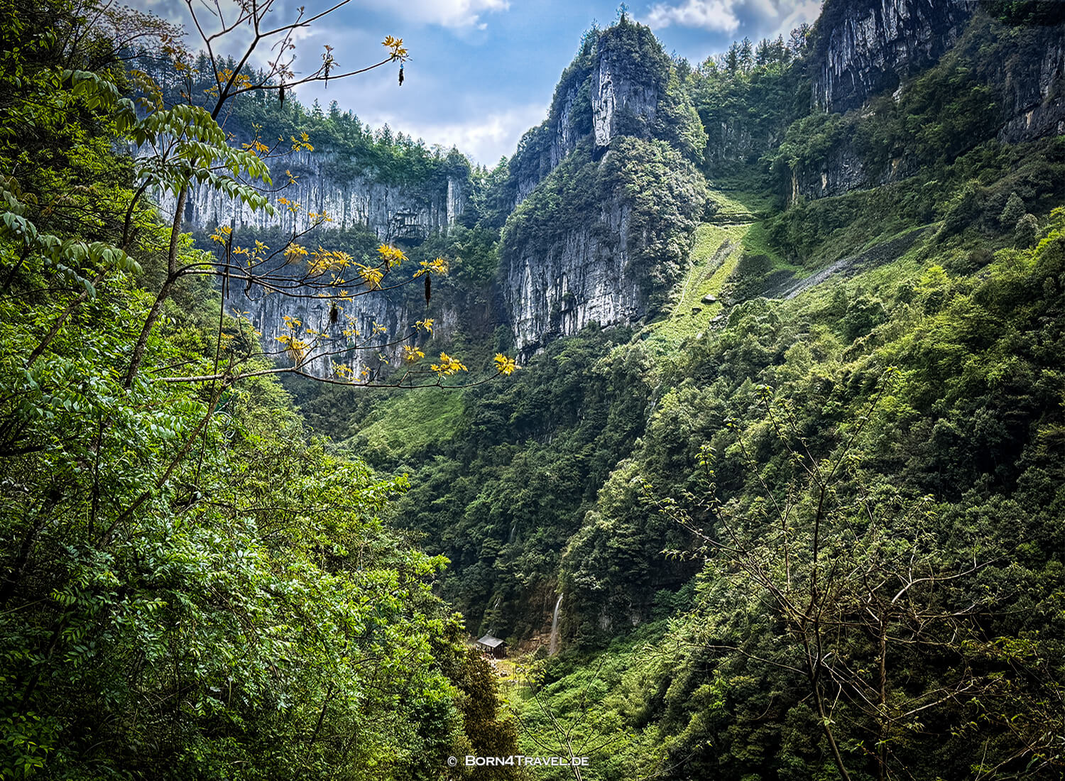 Three Natural Bridges (天生三桥) im Wulong-Karstgebiet.,China2026,born4travel.de Three Natural Bridges (天生三桥) im Wulong-Karstgebiet.,China2026,born4travel.de
