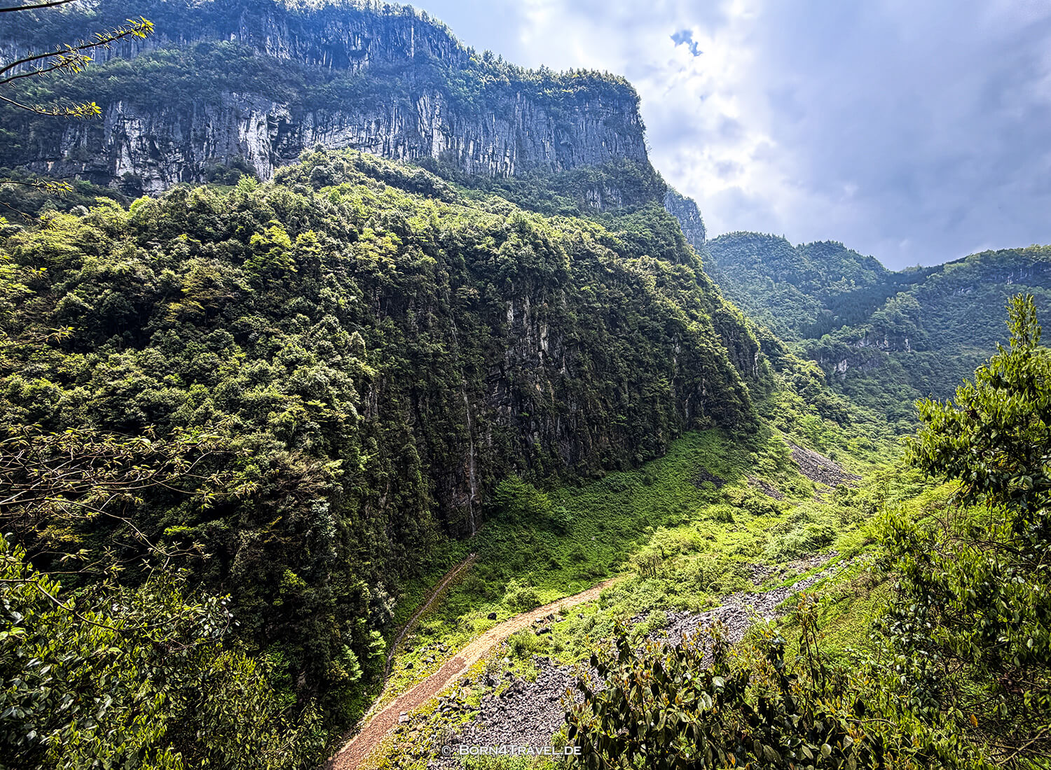 Three Natural Bridges (天生三桥) im Wulong-Karstgebiet.,China2026,born4travel.de Three Natural Bridges (天生三桥) im Wulong-Karstgebiet.,China2026,born4travel.de