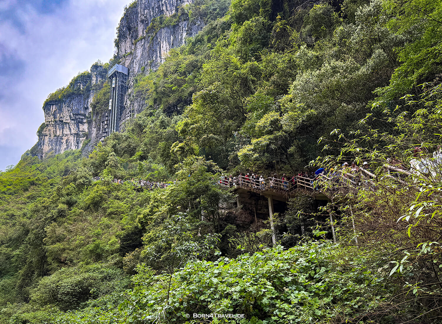 Three Natural Bridges (天生三桥) im Wulong-Karstgebiet.,China2026,born4travel.de Three Natural Bridges (天生三桥) im Wulong-Karstgebiet.,China2026,born4travel.de