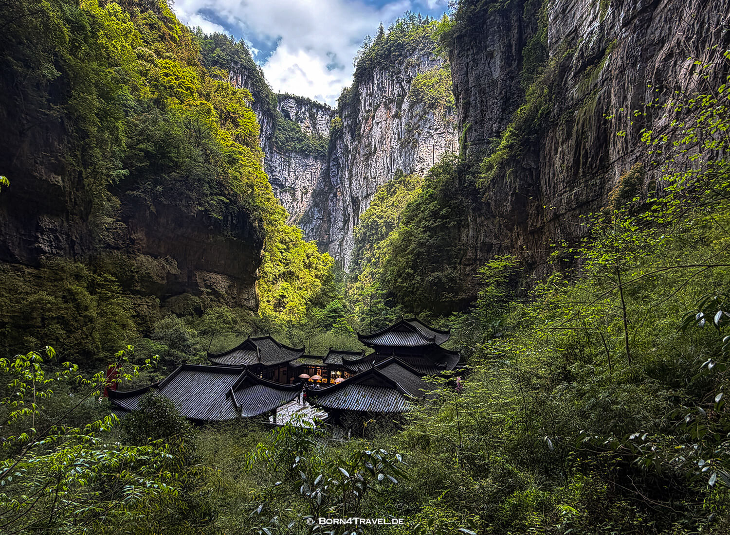 天福官驿Tiānfú GuānyìTiānfú Guānyì im Wulong-Karstgebiet.,China2026,born4travel.de 天福官驿 Tiānfú Guānyì im Wulong-Karstgebiet,China2026,born4travel.de