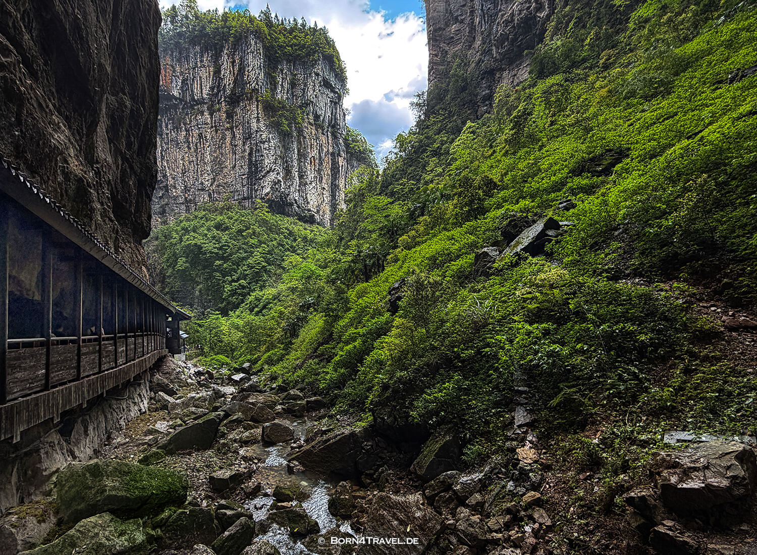 Three Natural Bridges (天生三桥) im Wulong-Karstgebiet.,China2026,born4travel.de Three Natural Bridges (天生三桥) im Wulong-Karstgebiet.,China2026,born4travel.de