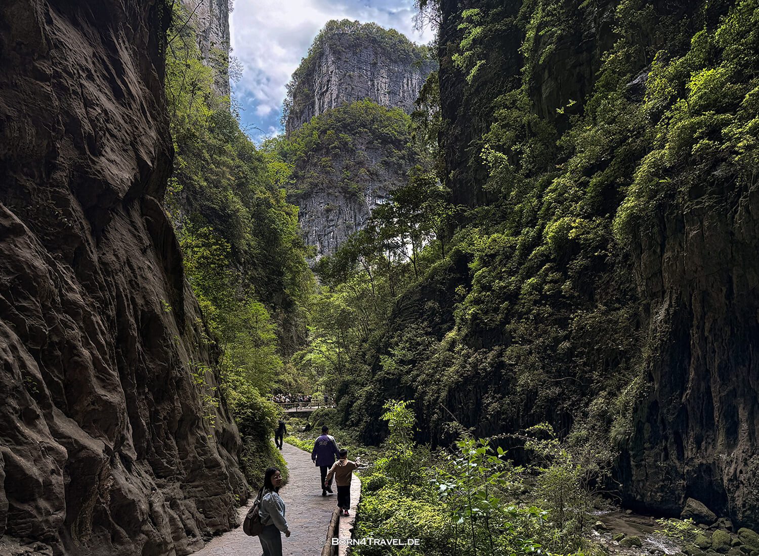 羊水河 (Yángshuǐ Hé) im Wulong-Karstgebiet.,China2026,born4travel.de 羊水河 (Yángshuǐ Hé) im Wulong-Karstgebiet.,China2026,born4travel.de