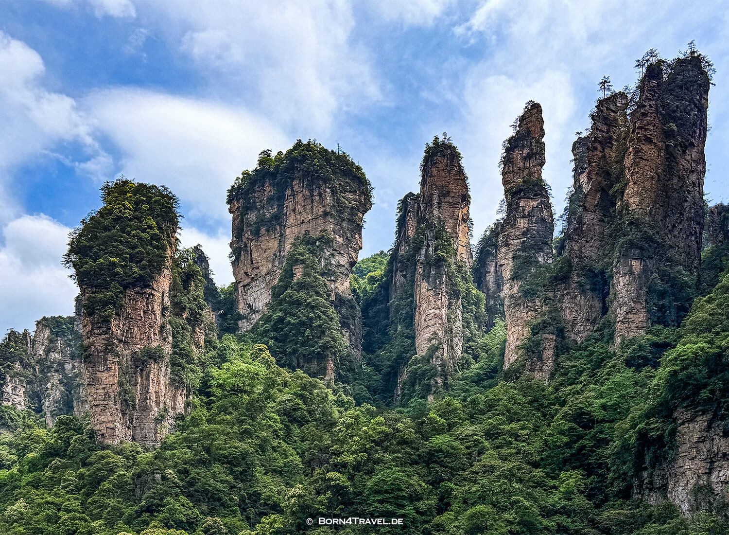 Yuanjiajie Scenic Area< im Zhangjiajie,China2026,born4travel.de Yuanjiajie Scenic Area< im ZhangjiajieChina2026,born4travel.de