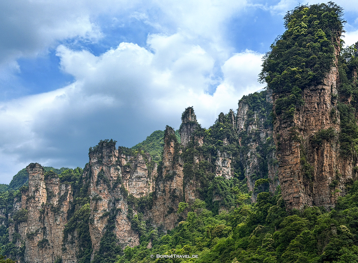 Yuanjiajie Scenic Area< im Zhangjiajie,China2026,born4travel.de Yuanjiajie Scenic Area< im ZhangjiajieChina2026,born4travel.de