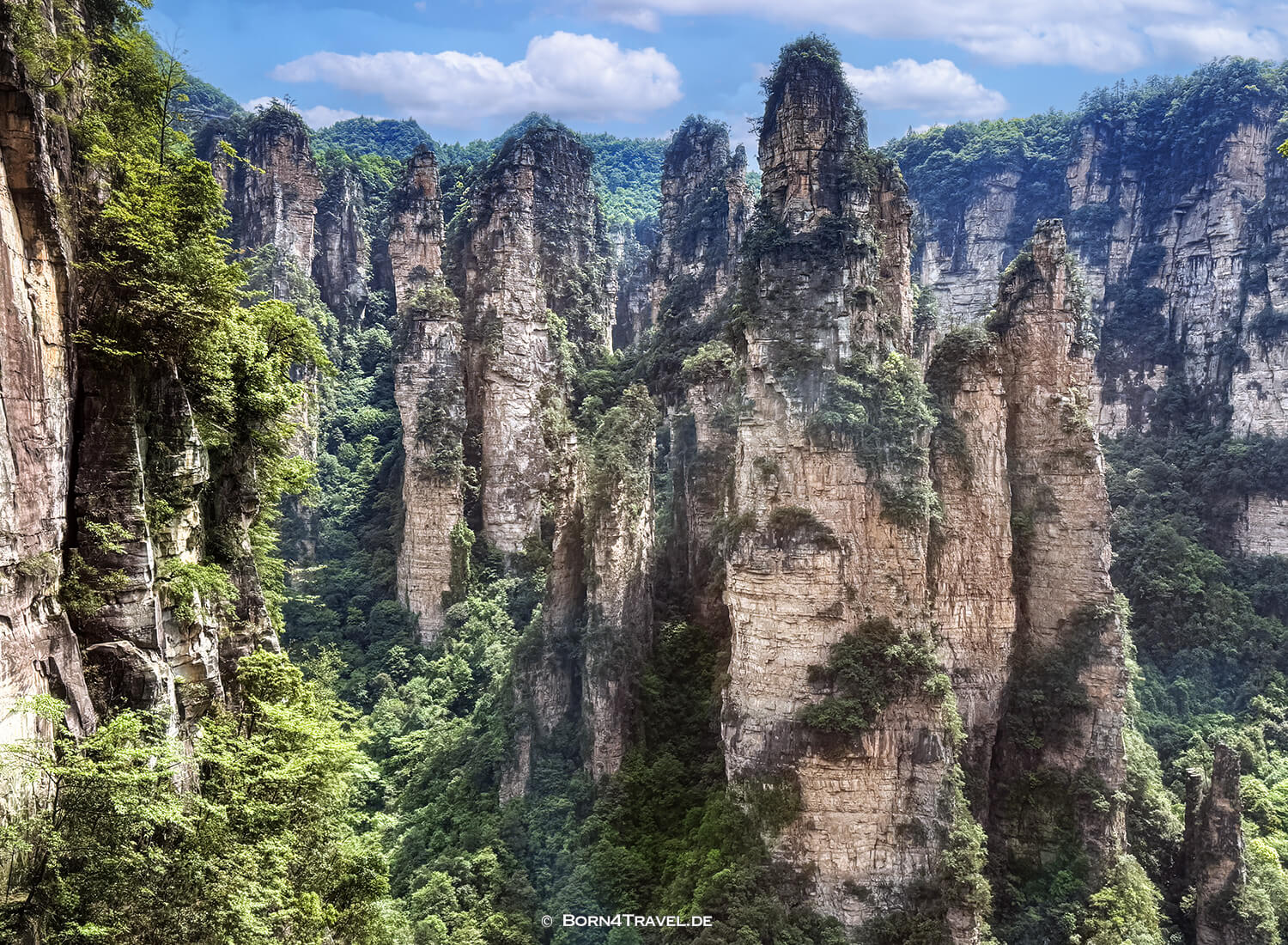 Yuanjiajie Scenic Area< im Zhangjiajie,China2026,born4travel.de Yuanjiajie Scenic Area< im ZhangjiajieChina2026,born4travel.de