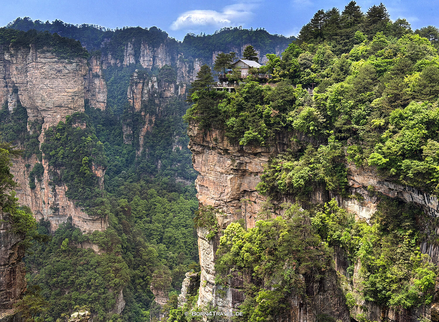 Yuanjiajie Scenic Area< im Zhangjiajie,China2026,born4travel.de Yuanjiajie Scenic Area< im ZhangjiajieChina2026,born4travel.de