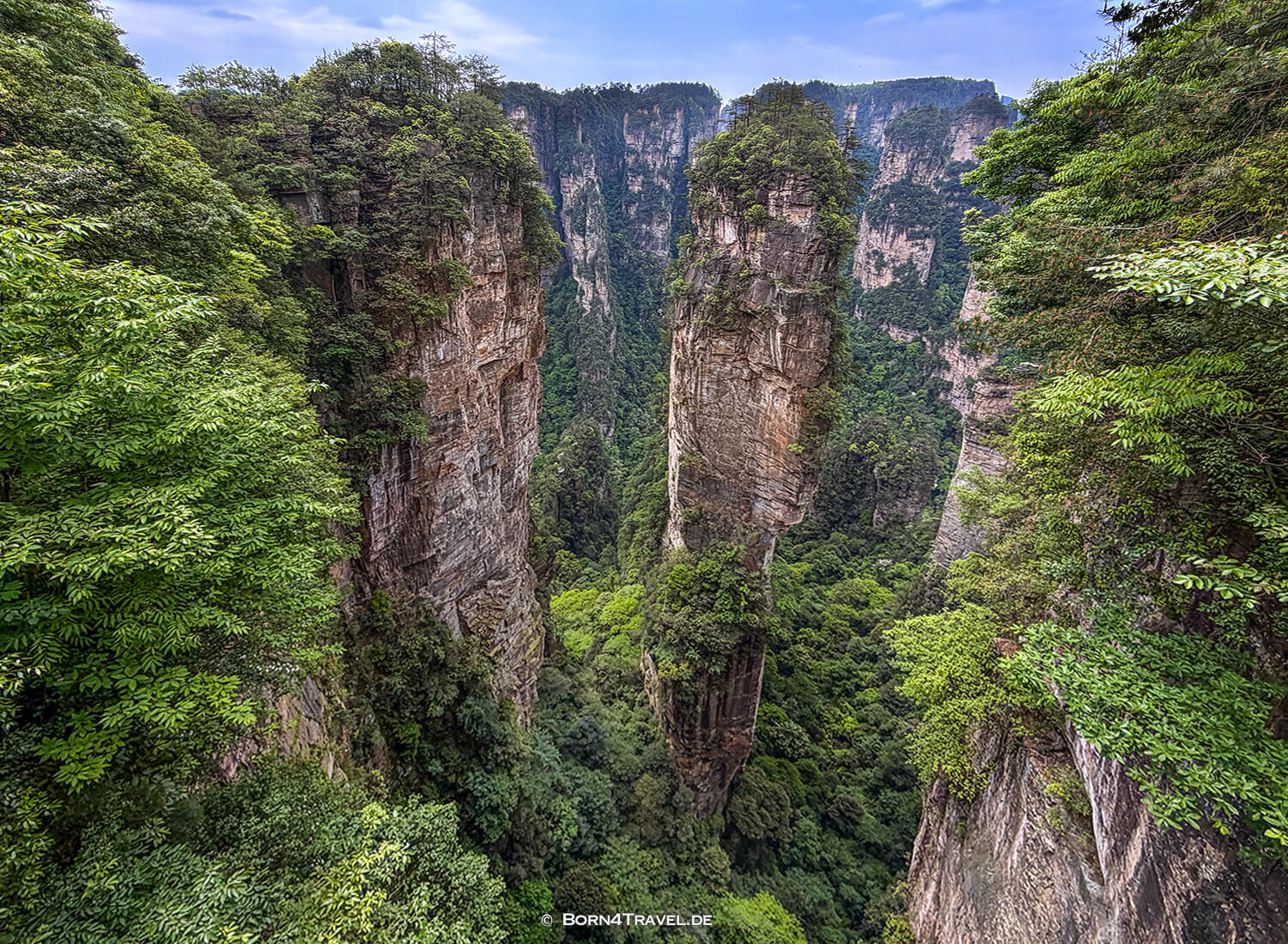 Yuanjiajie Scenic Area< im Zhangjiajie,China2026,born4travel.de Yuanjiajie Scenic Area< im ZhangjiajieChina2026,born4travel.de