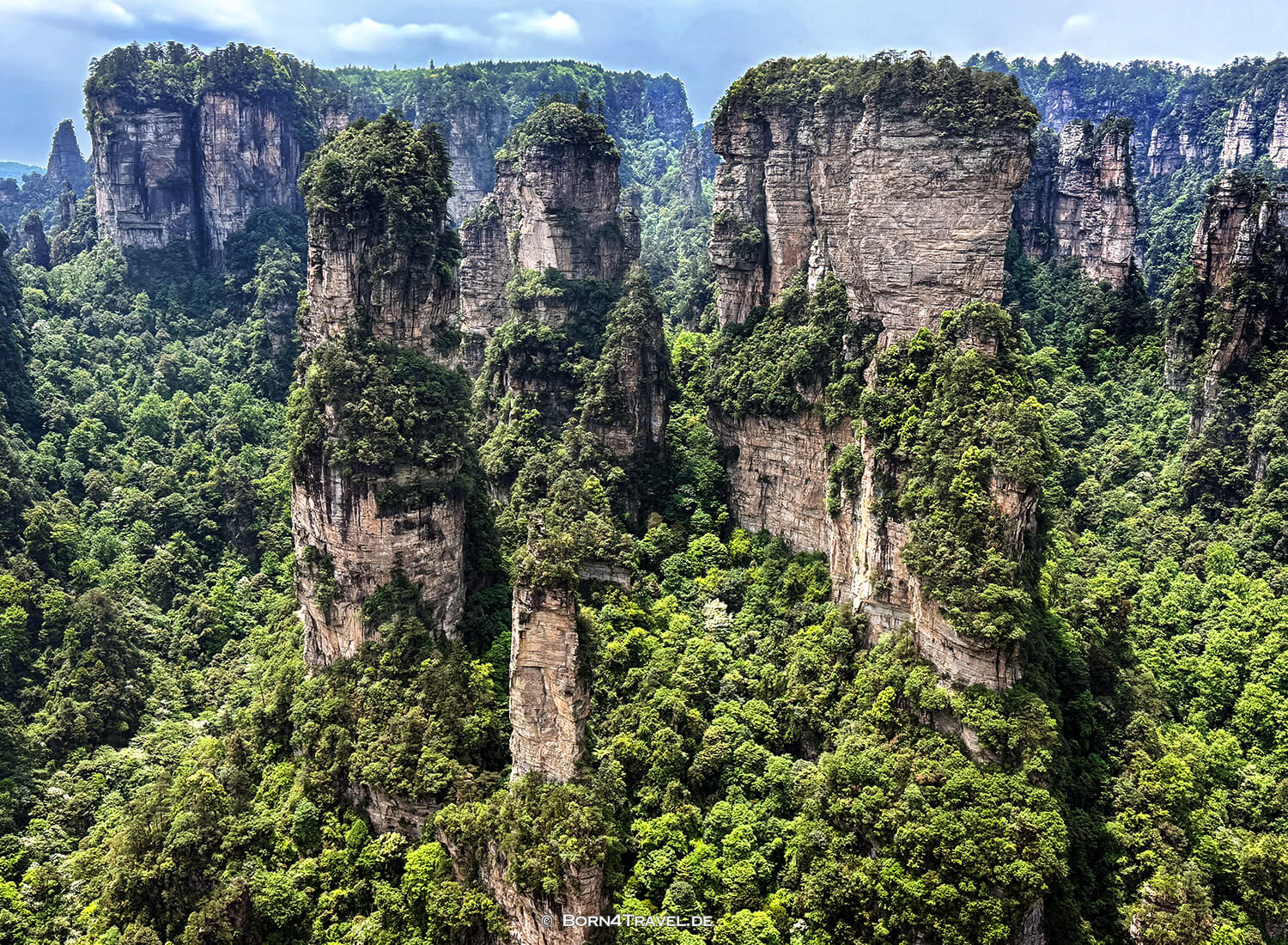 Yuanjiajie Scenic Area< im Zhangjiajie,China2026,born4travel.de Yuanjiajie Scenic Area< im ZhangjiajieChina2026,born4travel.de