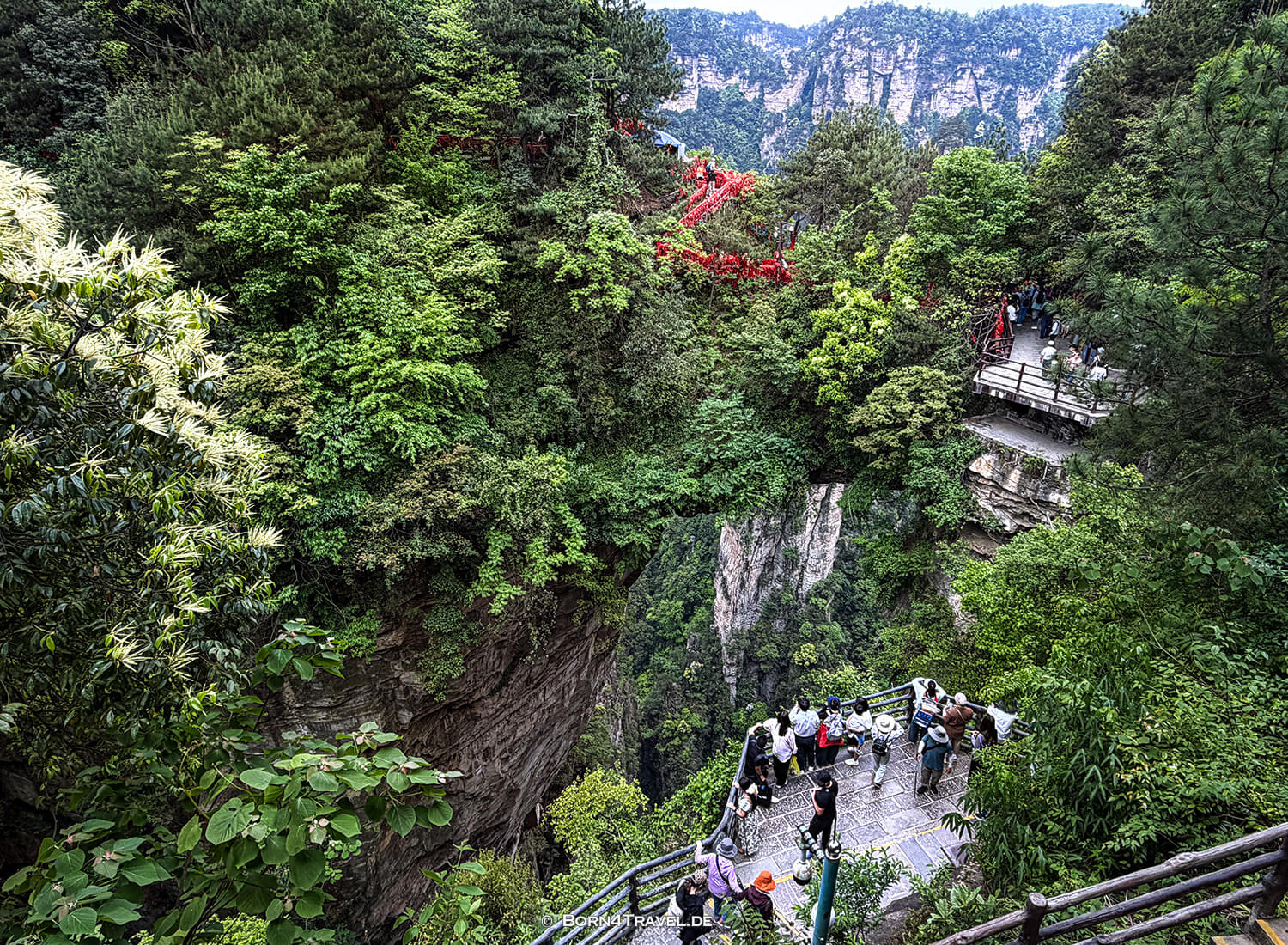 Yuanjiajie Scenic Area< im Zhangjiajie,China2026,born4travel.de Yuanjiajie Scenic Area< im ZhangjiajieChina2026,born4travel.de