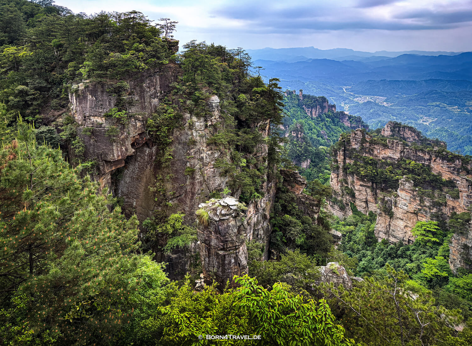 Yuanjiajie Scenic Area< im Zhangjiajie,China2026,born4travel.de Yuanjiajie Scenic Area< im ZhangjiajieChina2026,born4travel.de