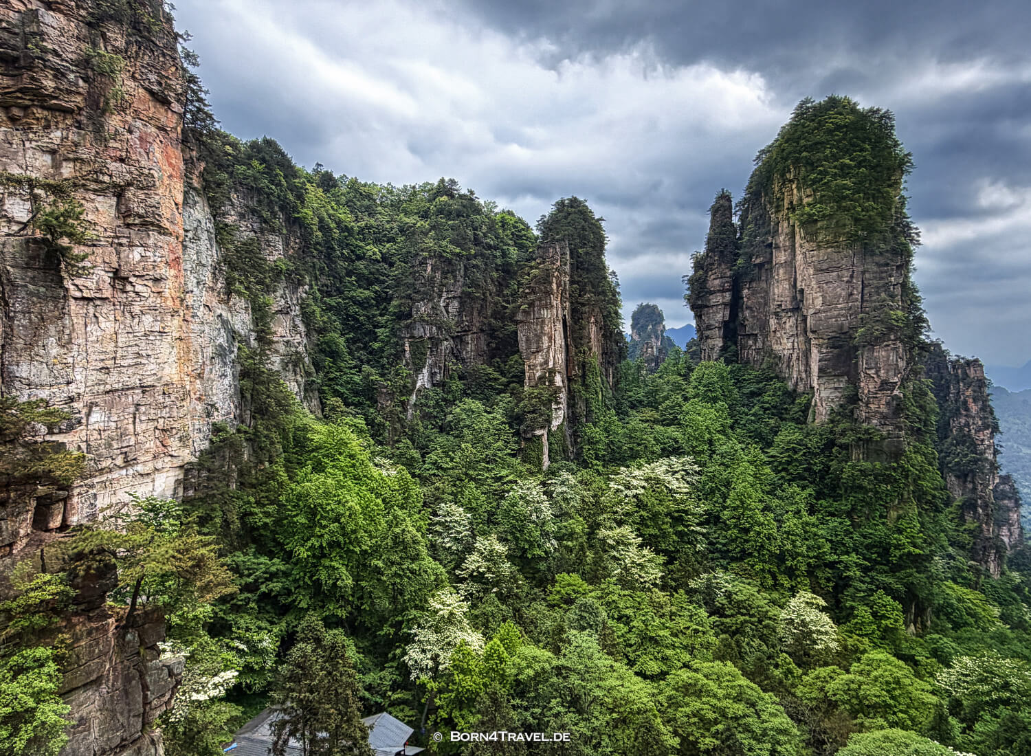 Yuanjiajie Scenic Area< im Zhangjiajie,China2026,born4travel.de Yuanjiajie Scenic Area< im ZhangjiajieChina2026,born4travel.de