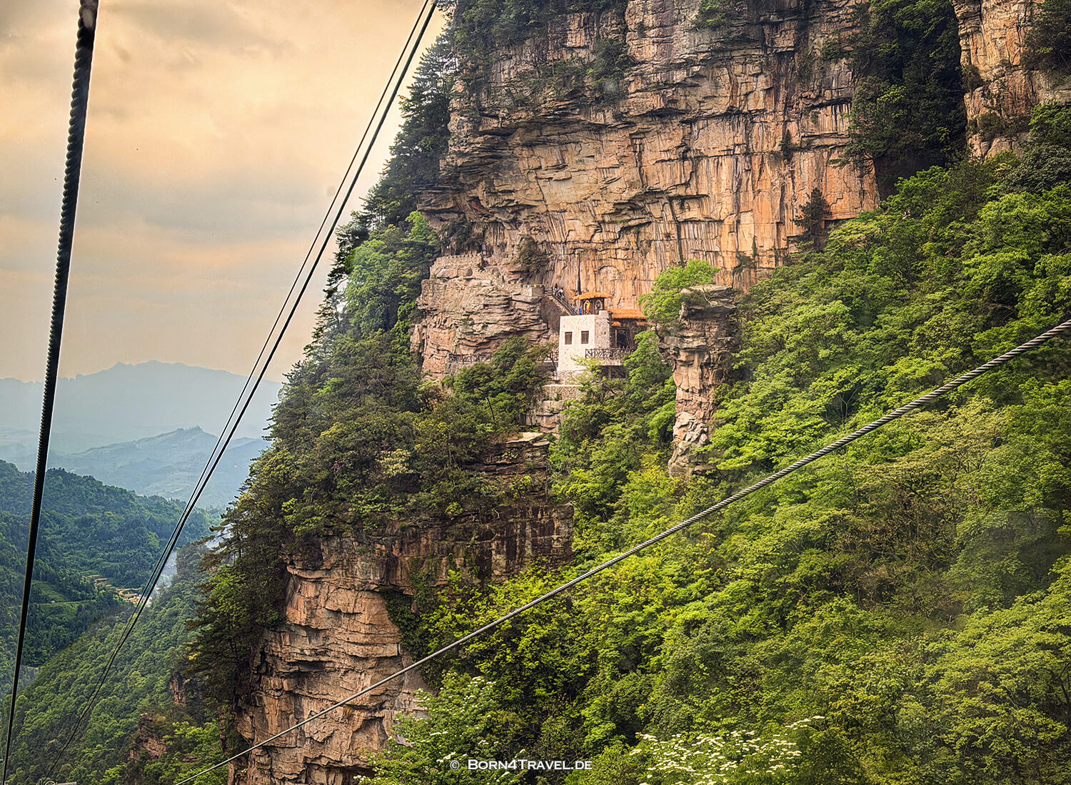 Yuanjiajie Scenic Area< im Zhangjiajie,China2026,born4travel.de Yuanjiajie Scenic Area< im ZhangjiajieChina2026,born4travel.de