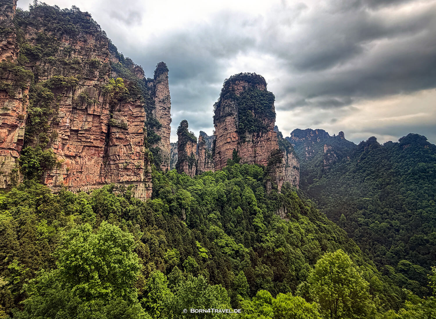 Yuanjiajie Scenic Area< im Zhangjiajie,China2026,born4travel.de Yuanjiajie Scenic Area< im ZhangjiajieChina2026,born4travel.de