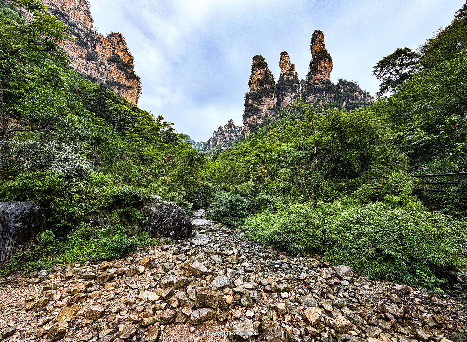 Suoxiyu Scenic Area,Three Sisters Peaks,Zhangjiajie National Forest Park ,China2026,born4travel.de Suoxiyu Scenic Area,Three Sisters Peaks,Zhangjiajie National Forest Park,China2026,born4travel.de