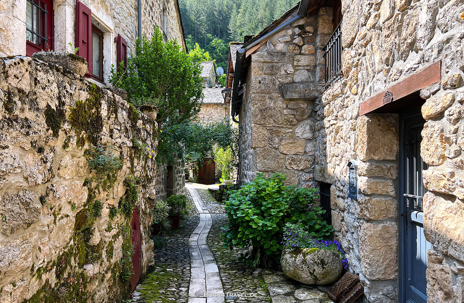 Castelbouc,Gorges du Tarn, Occitanie, Frankreich,born4travel.de Castelbouc,Gorges du Tarn, Occitanie, Frankreich,born4travel.de