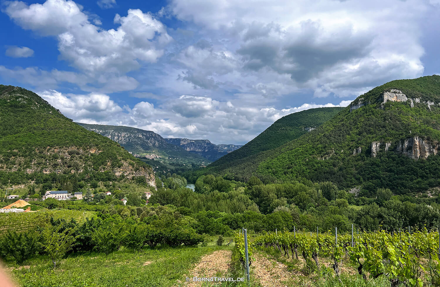 Castle Peyrelade,Gorges du Tarn, Occitanie, Frankreich,born4travel.de Castle Peyrelade,Gorges du Tarn, Occitanie, Frankreich,born4travel.de