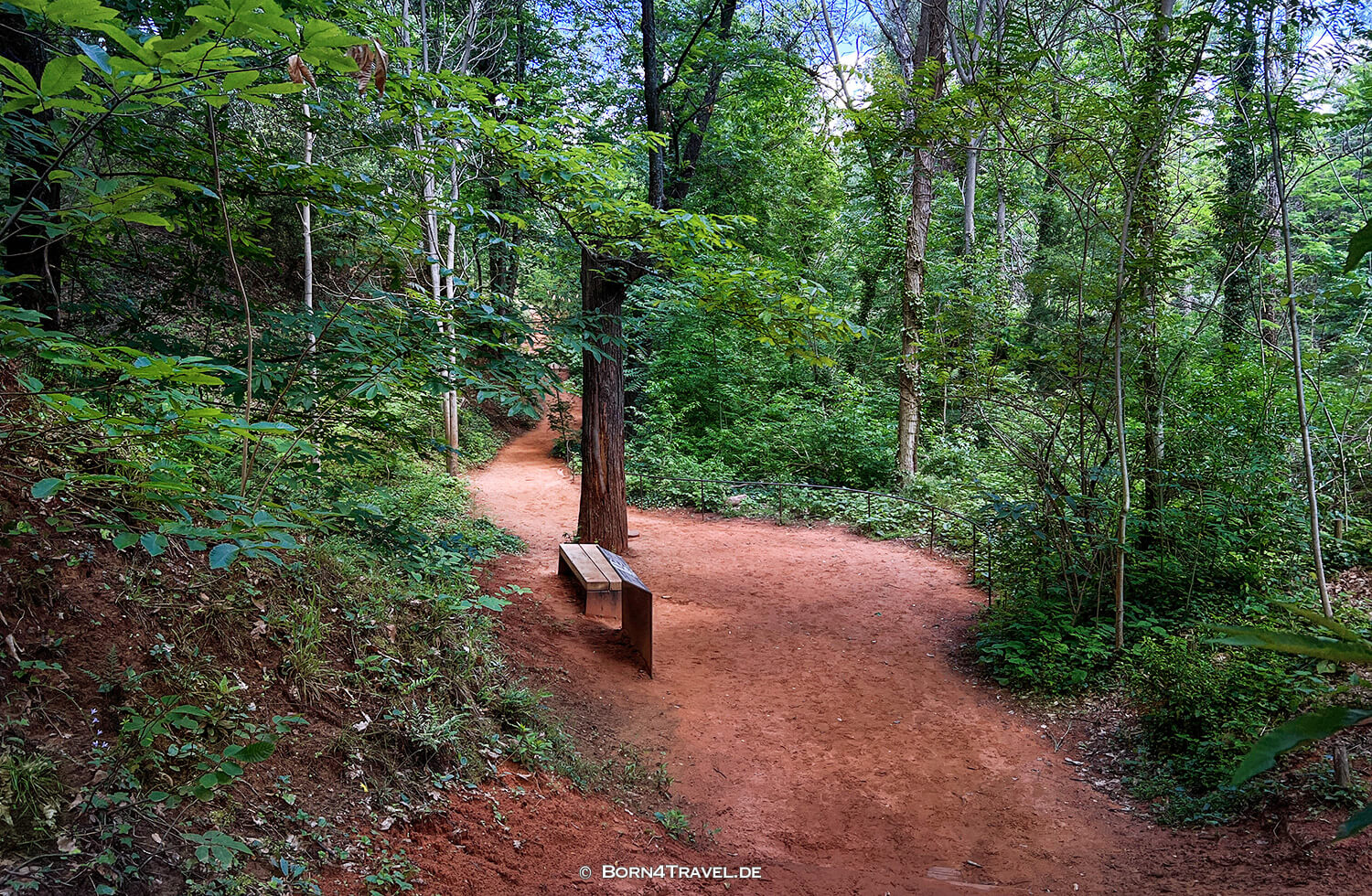 Le Sentier des Ocres near Roussillon,Provence,Frankreich,born4travel.de