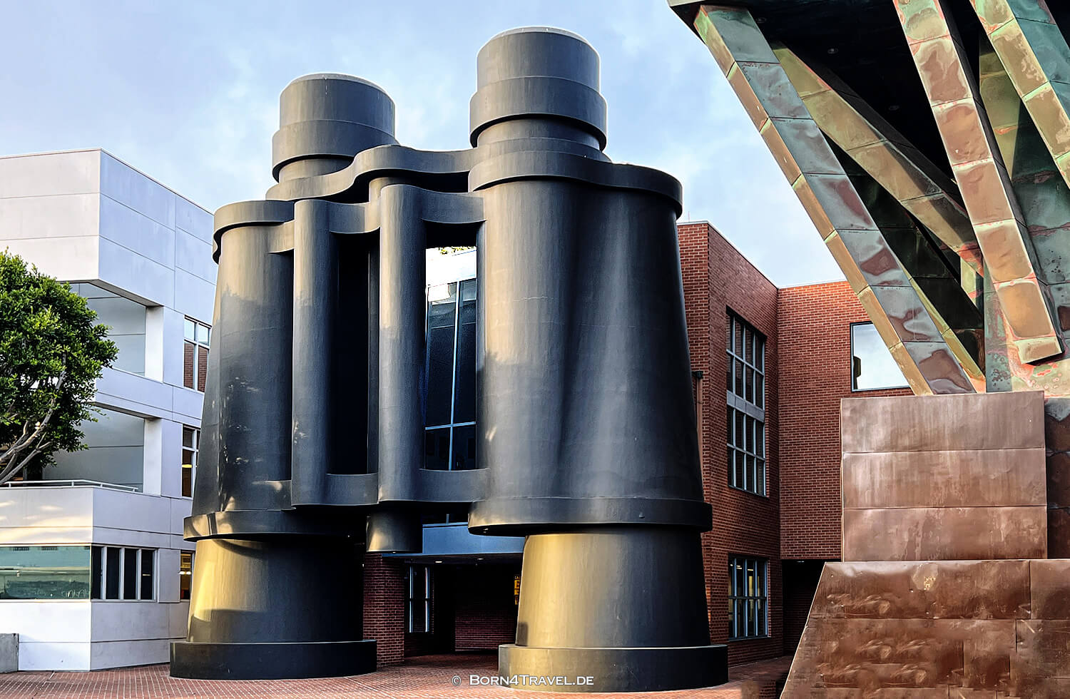 Binoculars Building,Los Angeles,Reisebericht 2022 Southern California,born4travel.de Binoculars Building,Los Angeles,Reisebericht 2022 Southern California,born4travel.de